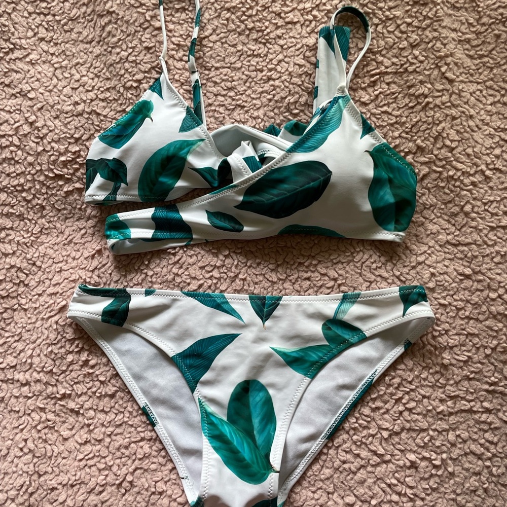 assorted size m/l bikini bundle - Picture 8 of 9